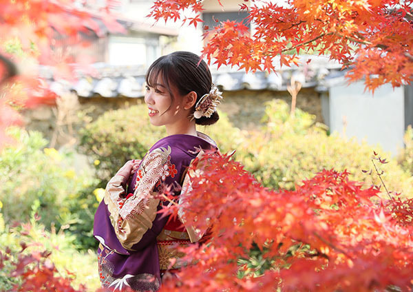 振り袖での成人式記念写真 紅葉