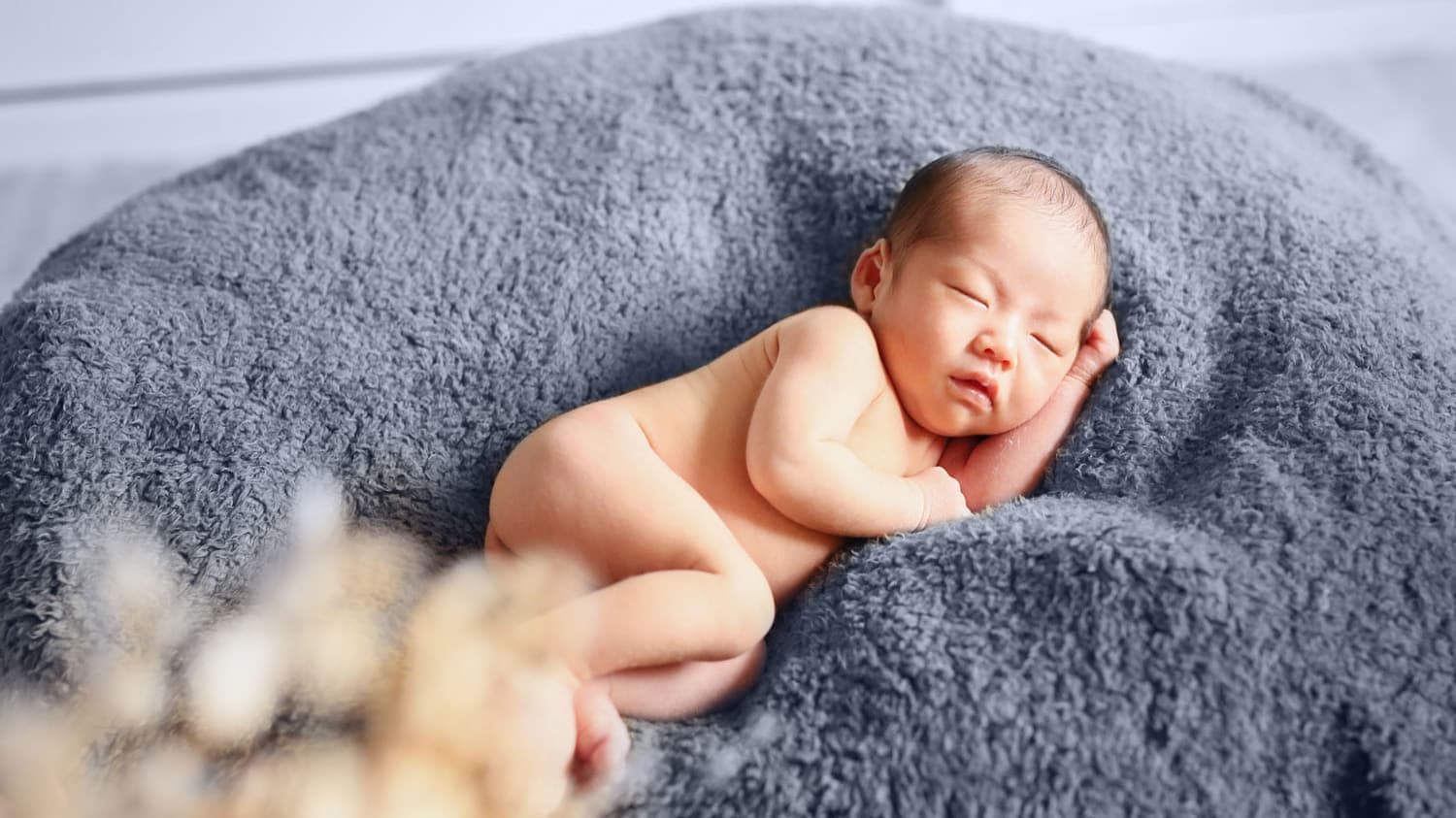 徳島のニューボーンフォト背景｜うつぶせ